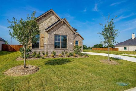 View of front of property featuring a front yard