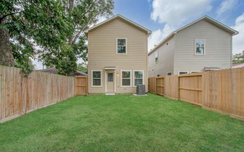 New construction Single-Family house 8811 Prairie View Drive, Unit B, Houston, TX 77088 - photo 22 22