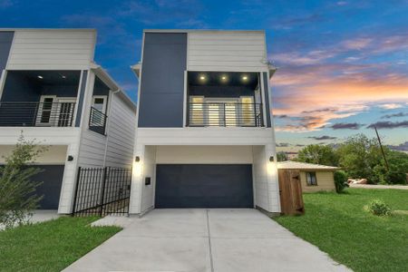 New construction Single-Family house 8204 Fountain Street, Houston, TX 77051 - photo 0