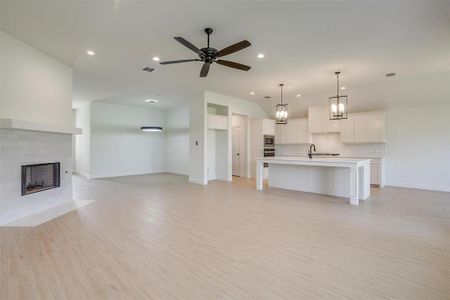 New construction Single-Family house 6906 Trail Rock, Benbrook, TX 76126 - photo 8 8