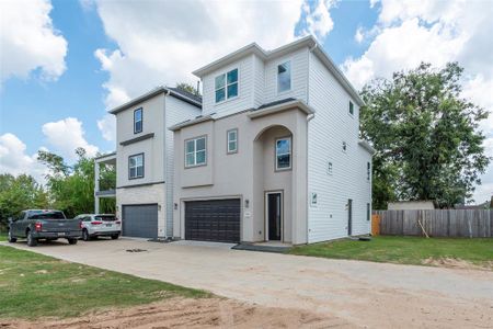 New construction Single-Family house 1416 W 34Th 1/2 Street, Houston, TX 77018 - photo 0