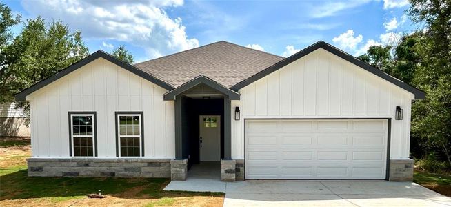 New construction Single-Family house 154 Puu Waa Waa Ln, Bastrop, TX 78602 - photo 0 0