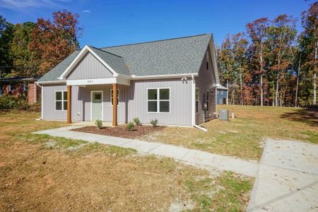 New construction Single-Family house 807 Clearwater Dr, Sanford, NC 27330 - photo 1 1