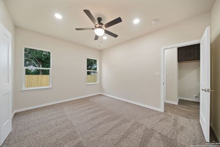 New construction Single-Family house 530 W Byrd Blvd, Universal City, TX 78148 - photo 10 10