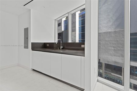 New construction Condo/Apt house 300 Biscayne Blvd Way, Unit 0605, Miami, FL 33131 - photo 0