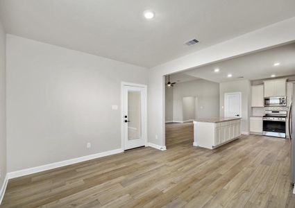 New construction Single-Family house 13817 Starboard Reach Drive, Texas City, TX 77568 - photo 8 8