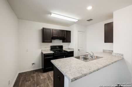 New construction Single-Family house 8206 Titan Belt, San Antonio, TX 78252 - photo 8 8