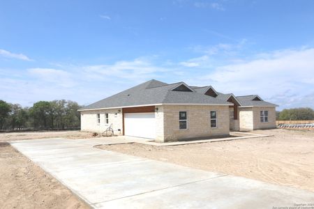 New construction Single-Family house 105 Hondo Drive, La Vernia, TX 78121 - photo 3 3