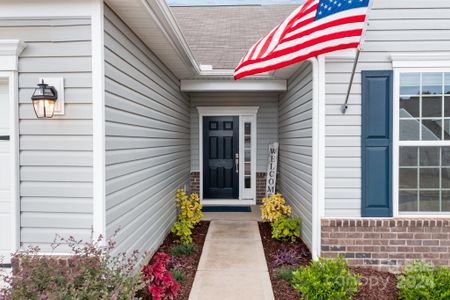 Covered entry that welcomes you home!