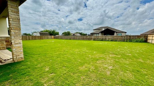 New construction Single-Family house 349 Meadow Valley Loop, Jarrell, TX 76537 - photo 22 22