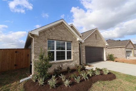 New construction Single-Family house 609 Copper Springs Drive, Magnolia, TX 77354 - photo 5 5