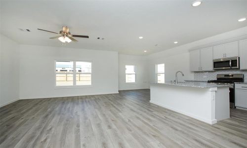 New construction Single-Family house 3111 West Frontier Lane, Pinehurst, TX 77362 Landmark Series - Blanton- photo 13