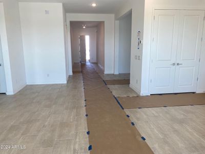 New construction Single-Family house 31550 N Hayweather Lane, San Tan Valley, AZ 85143 - photo 3 3