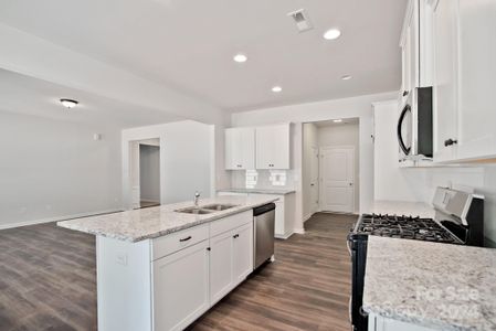 New construction Single-Family house 7557 Bridle Court, Unit 01, Sherrills Ford, NC 28673 - photo 5 5