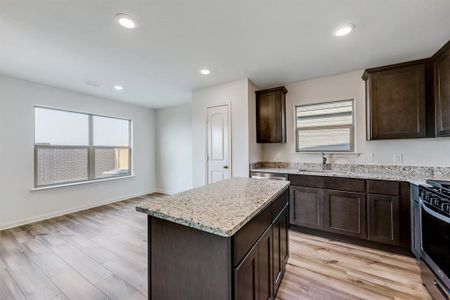 New construction Single-Family house 9625 Klondike Drive, Fort Worth, TX 76140 - photo 5 5