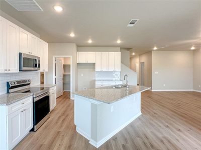New construction Single-Family house 700 Porcupine Drive, Springtown, TX 76082 - photo 5 5