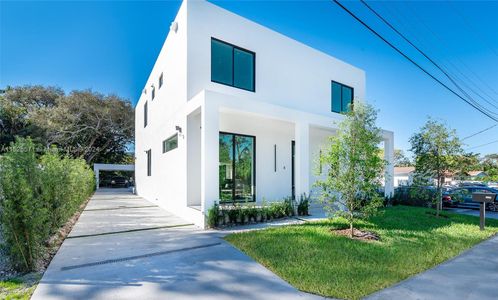 New construction Single-Family house 2572 Ne 182Nd Ter, North Miami Beach, FL 33160 - photo 1 1