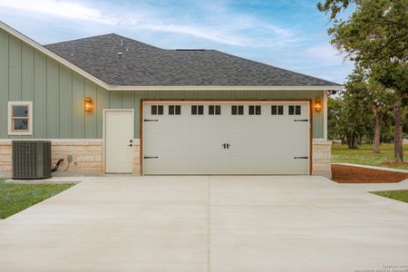 New construction Single-Family house 149 Hondo Drive, La Vernia, TX 78121 - photo 1 1