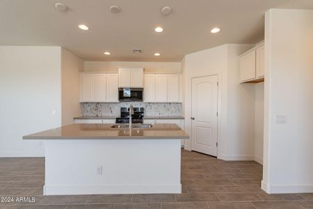 New construction Single-Family house 24196 W Hess Avenue, Buckeye, AZ 85326 - photo 8 8