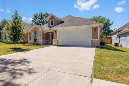 New construction Single-Family house 604 N Frisco Street, Sherman, TX 75090 - photo 1 1