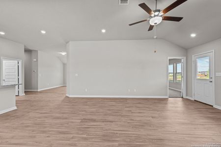 New construction Single-Family house 8410 Smithers Avenue, San Antonio, TX 78252 Eastland- photo 13 13