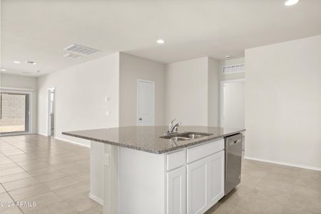 New construction Single-Family house 5770 E Clandestine Drive, San Tan Valley, AZ 85140 - photo 4 4