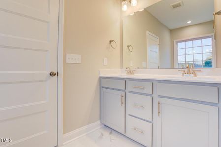 New construction Condo/Apt house 7996 Humie Olive Road, Apex, NC 27502 - photo 14 14
