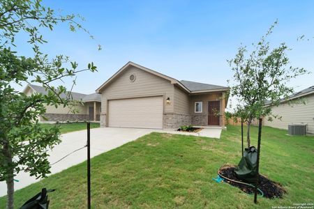 New construction Single-Family house 19907 Lonesome Dove, Lytle, TX 78052 - photo 10 10