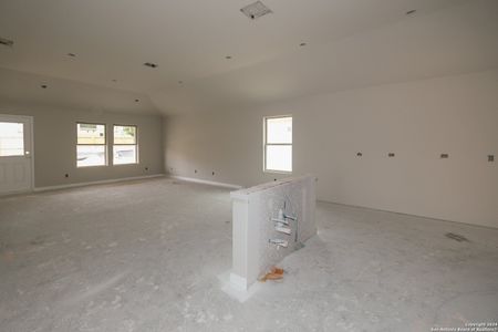New construction Single-Family house 13111 Bay Point Way, Saint Hedwig, TX 78152 Eastland- photo 5 5