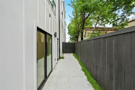 New construction Townhouse house 935 W 12Th Street, Unit 103, Dallas, TX 75208 - photo 24 24