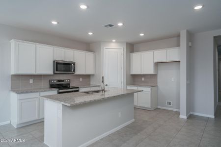 New construction Single-Family house 24519 W Hilton Avenue, Buckeye, AZ 85326 Plan 6- photo 3 3