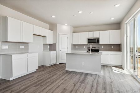 New construction Single-Family house 3292 N Highlands Creek Parkway, Aurora, CO 80019 - photo 8 8