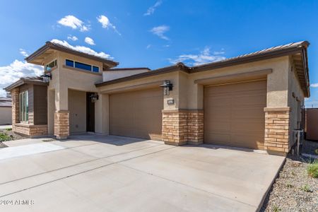 New construction Single-Family house 11936 W Luxton Lane, Avondale, AZ 85323 - photo 0