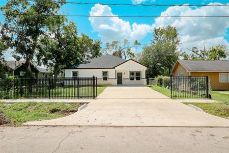 New construction Single-Family house 8703 Autumn Lane, Houston, TX 77016 - photo 0