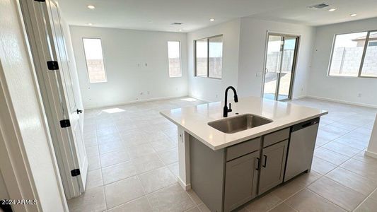 New construction Single-Family house 25292 W Hidalgo Avenue, Buckeye, AZ 85326 - photo 7 7