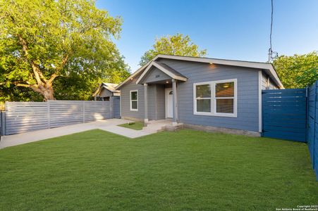 New construction Single-Family house 2614 W Poplar, San Antonio, TX 78207 - photo 3 3