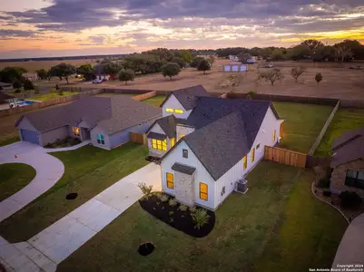 New construction Single-Family house 632 Oak Creek Pkwy, Seguin, TX 78155 - photo 0