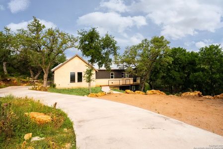 New construction Single-Family house 126 Cascada Pt, Spring Branch, TX 78070 - photo