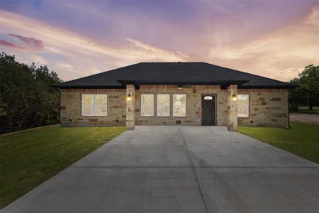 New construction Single-Family house 801 Comanche Cove Drive, Granbury, TX 76048 - photo 0 0