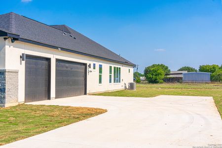 New construction Single-Family house 235 Venado Oaks, Castroville, TX 78009 - photo 47 47