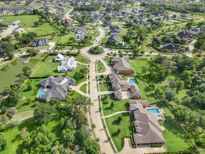 New construction Single-Family house 10 Hawthorn Cove, Fulshear, TX 77441 - photo 30 30