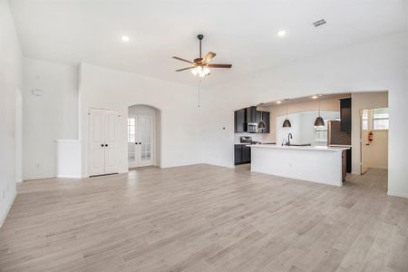 New construction Single-Family house 7623 Wrightwood Drive, Pasadena, TX 77505 - photo 8 8