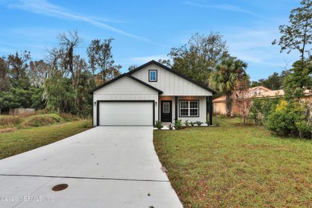 New construction Single-Family house 585 N Pine Avenue, Green Cove Springs, FL 32043 - photo 2 2