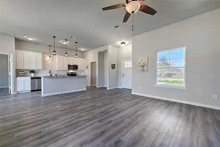 New construction Single-Family house 112 Panther Loop, Mabank, TX 75147 - photo 13 13