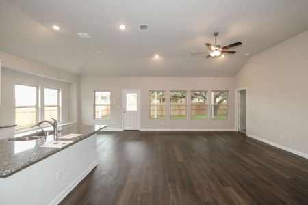 New construction Single-Family house 104 Cheyenne Drive, Floresville, TX 78114 - photo 14 14