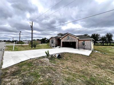 New construction Single-Family house 217 Gato Rd, Cedar Creek, TX 78612 - photo 0