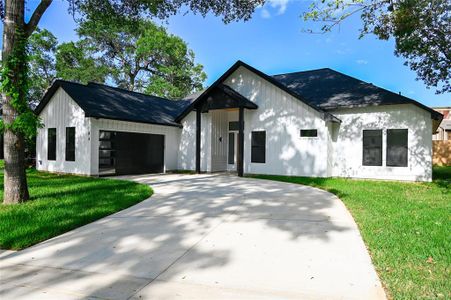 New construction Single-Family house 84 Lakeway Street, Panorama Village, TX 77304 - photo 1 1