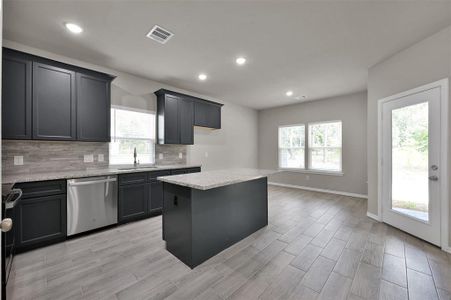 New construction Single-Family house 11113 Greenway Drive, Plantersville, TX 77363 - photo 6 6