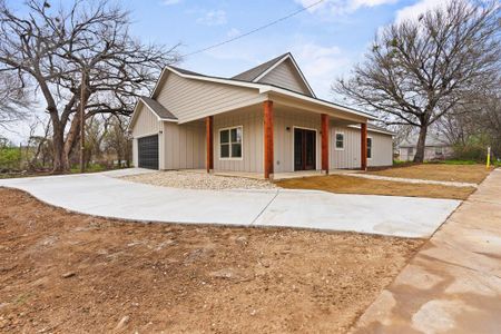 New construction Single-Family house 622 E Chambers Street, Cleburne, TX 76031 - photo 0 0