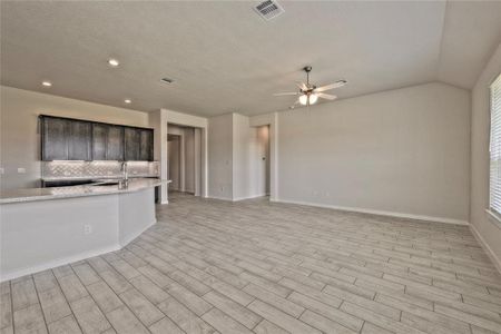 New construction Single-Family house 11210 Youngquist Drive, Mont Belvieu, TX 77535 The Wetherby- photo 8 8